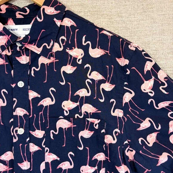 Old Navy Men All Over Print Flamingo Short Sleeve Perfect Fit Built Flex Shirt M - Picture 1 of 9
